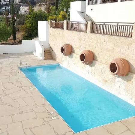 B101 Paschali Hills, Apartament